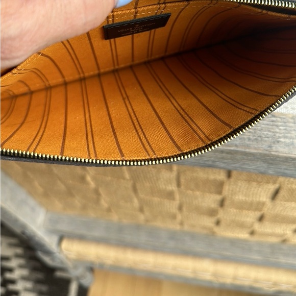 Authentic Louis Vuitton Neverfull Black Wild Jungle Limited edition  Pouchette - Picture 4 of 5